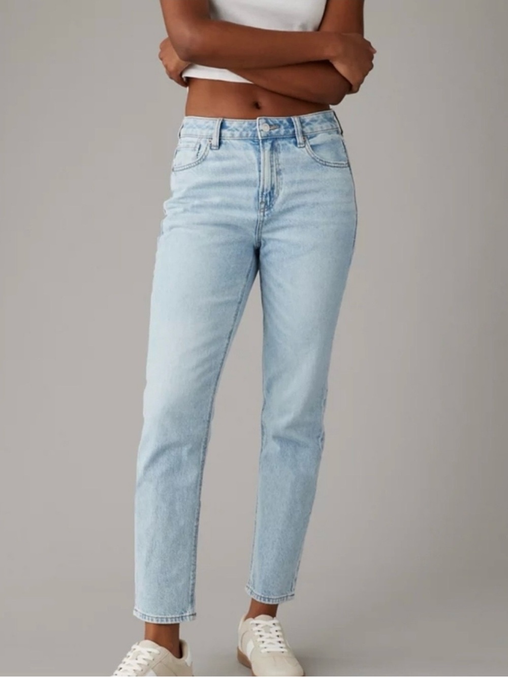 American Eagle size 00 short strigid lightwash Mom jeans